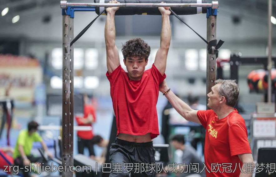 巴塞罗那球队成功闯入欧冠八强梦想实现